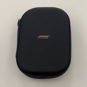 Bose Limited Edition noise canceling with Navy Case